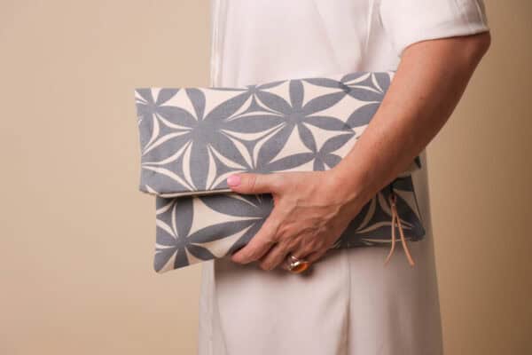 Clutch Ananda Devi Gris - Imagen 3