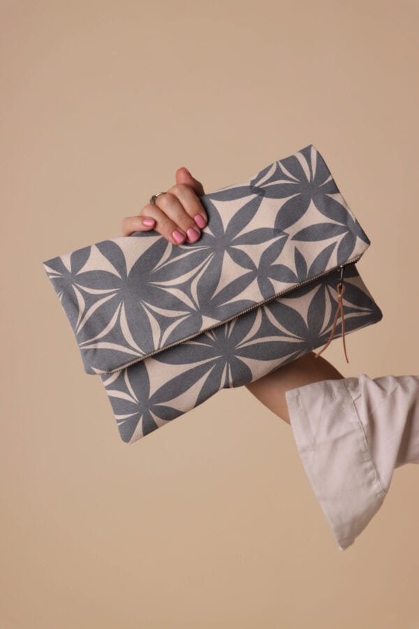 Clutch Ananda Devi Gris